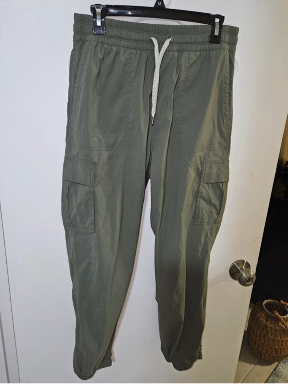 Vuori Olive Cargo Jogger Pants with Drawstring